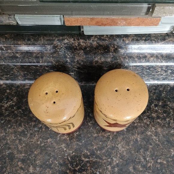 Rustic Star and Willow Tree Salt and Pepper Shakers - Picture 4 of 5